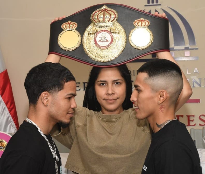 mini-pacman-vs.-naider-alvarez-por-el-titulo-minimosca-amb
