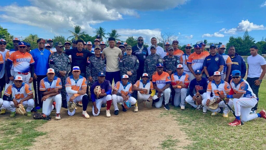 nelson-cruz-y-francisco-cordero-apoyan-campana-pn