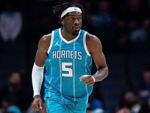 los-lakers-adquieren-pivot-mark-williams