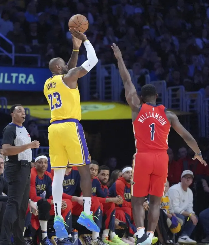 lebron-alcanza-50-mil-puntos-en-temporada-regular-y-playoffs