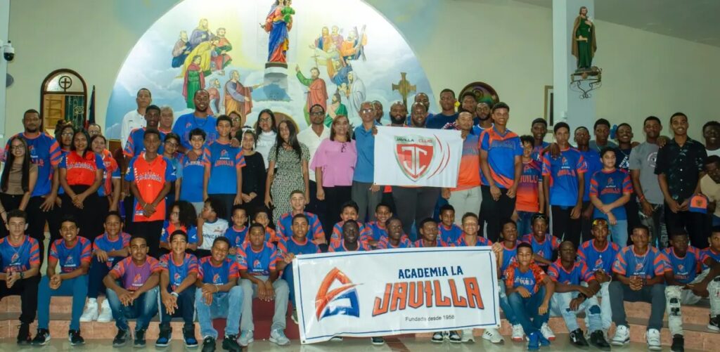 academia-la-javilla-realiza-gran-aporte-a-la-ninez-y-la-juventud