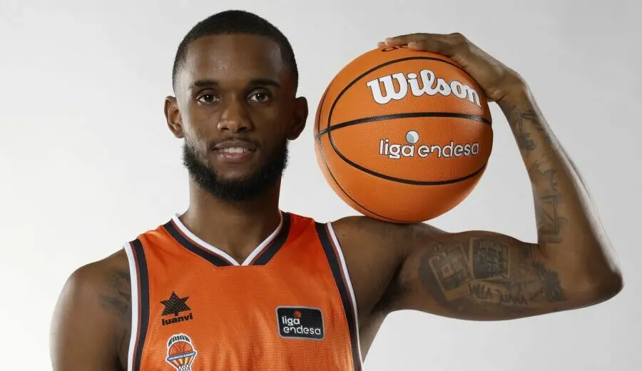 jean-montero-mejora-su-contrato-con-el-valencia-basket-hasta-2028